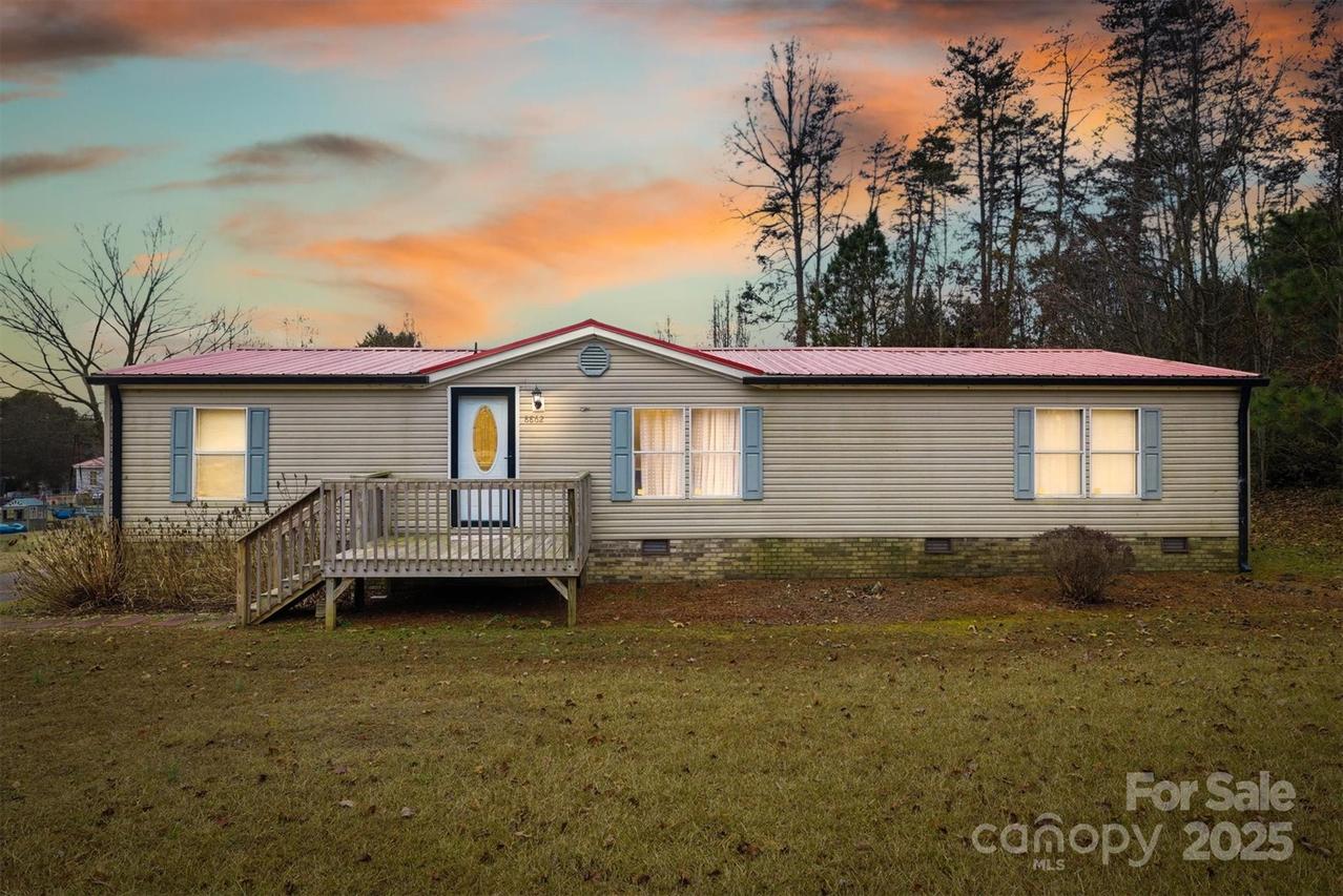 8862 Rhodhiss Rd., Connelly Springs, NC 28612