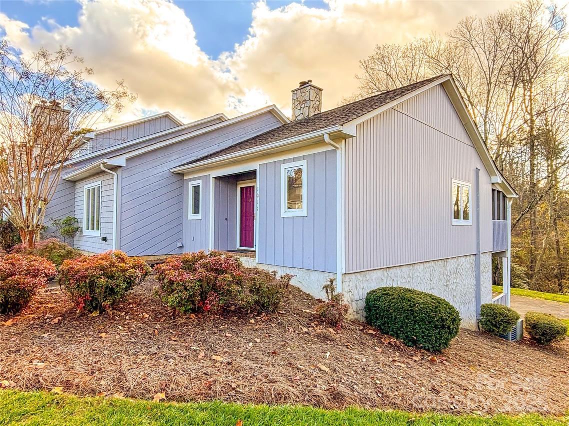 1011 21st Ave., Hickory, NC 28601