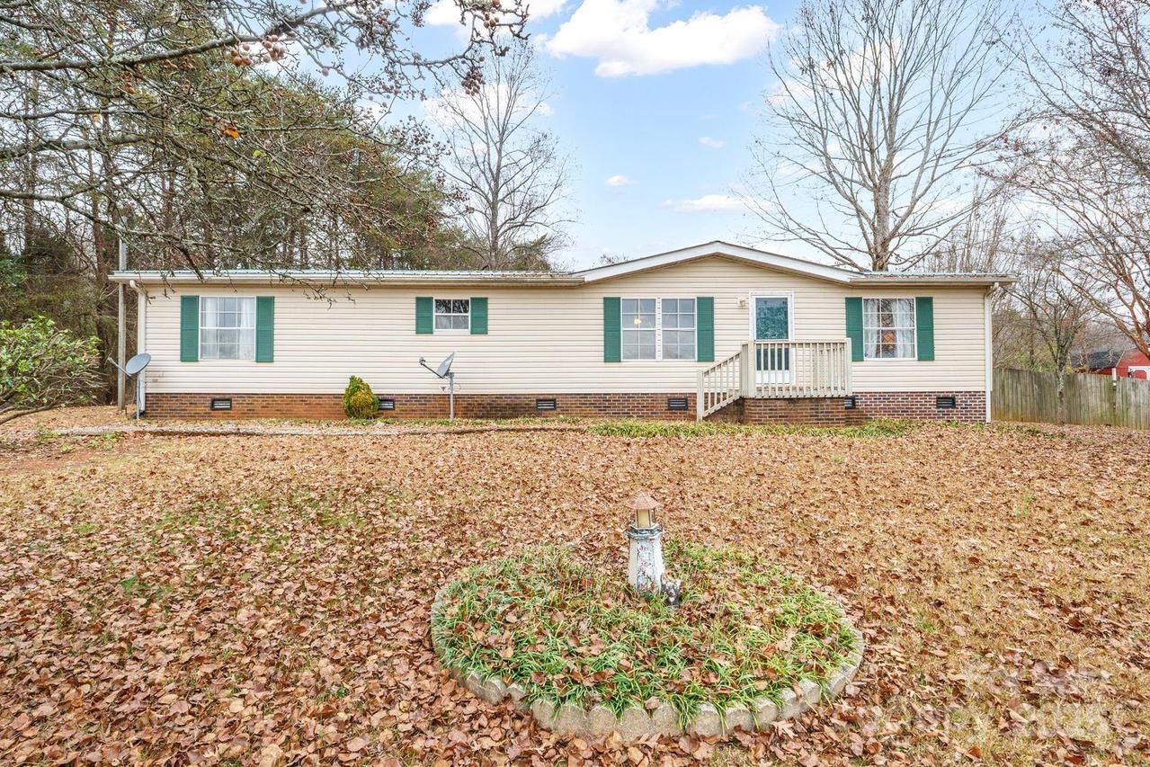 583 Eufola Rd., Statesville, NC 28677