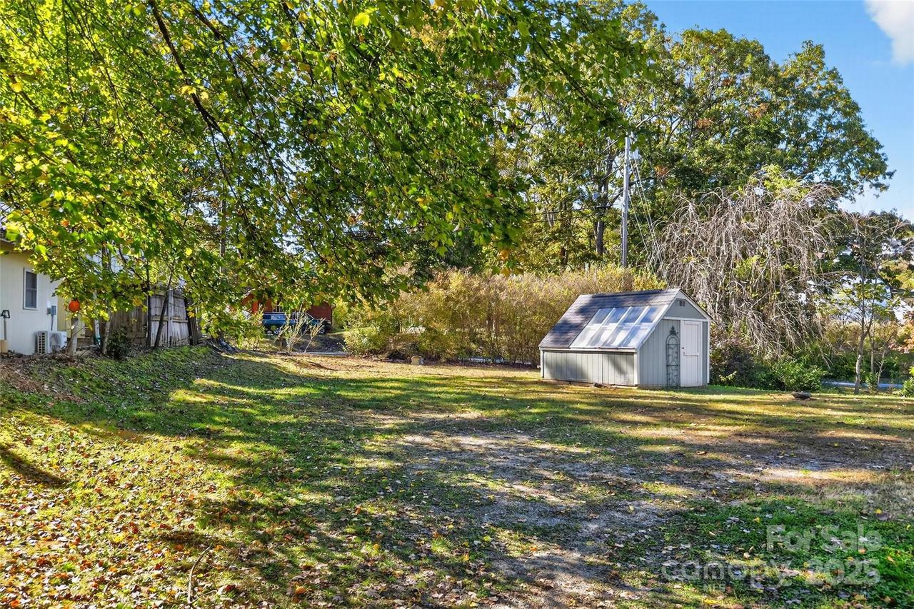 411 Hiawassee Ave. #2, Black Mountain, NC 28711