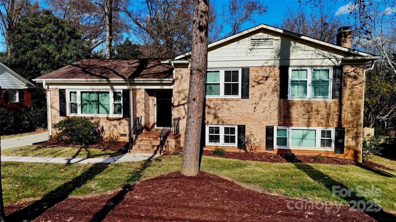 1527 Tamworth Dr., Charlotte, NC 28210
