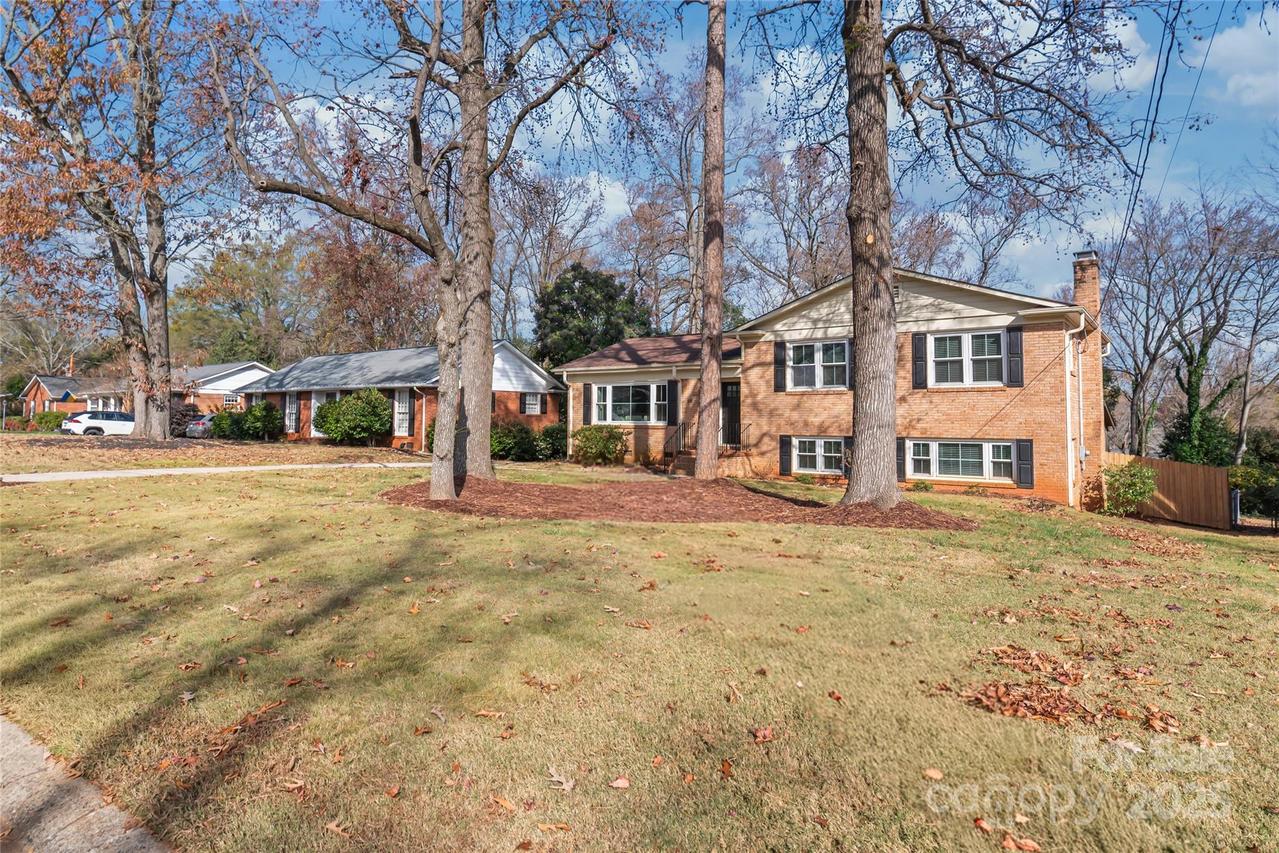 1527 Tamworth Dr., Charlotte, NC 28210