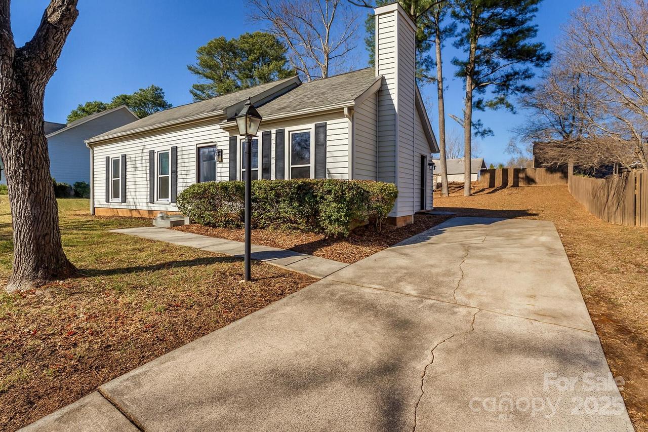 2334 Snow Creek Ln., Charlotte, NC 28273