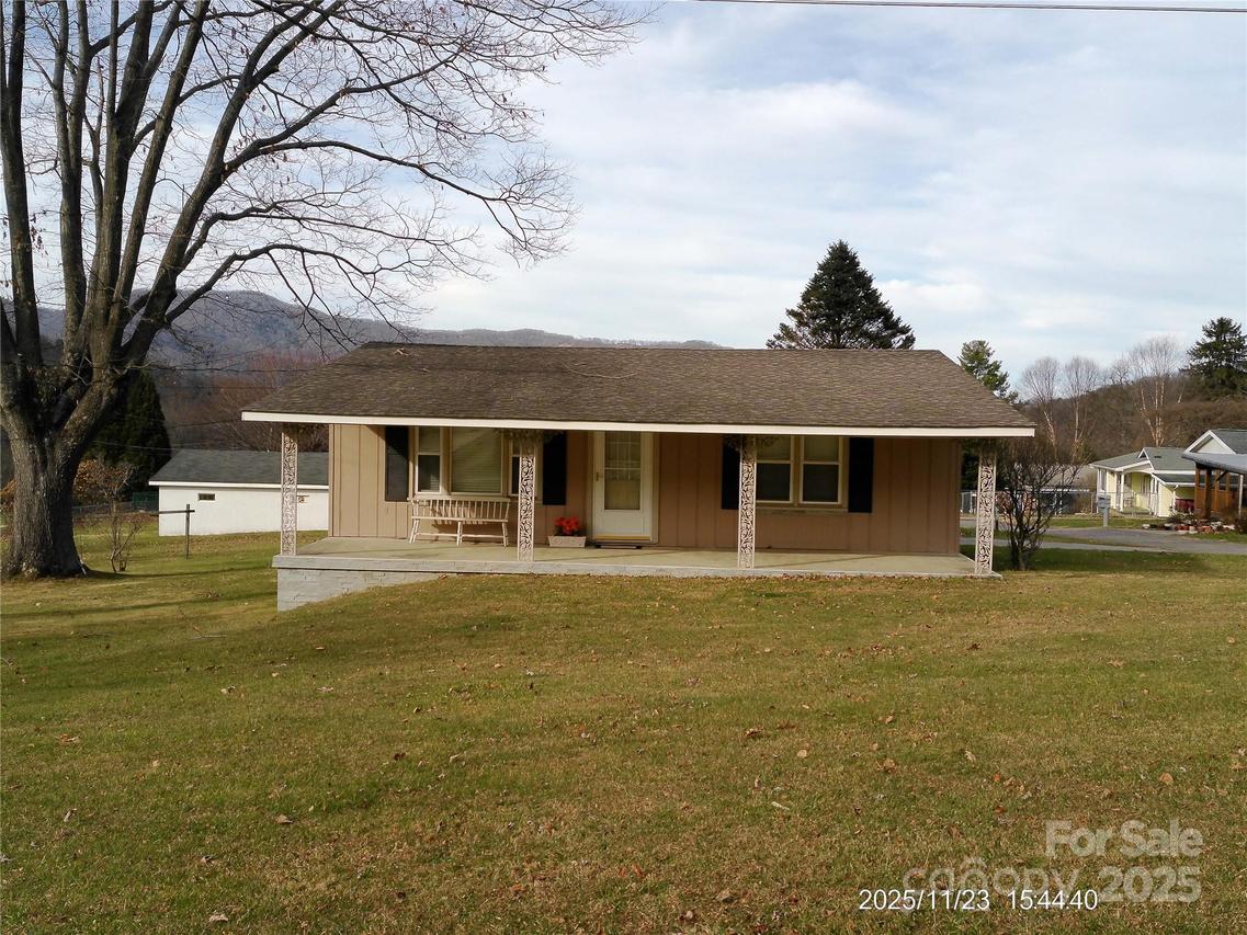 230 Leisure Ln., Waynesville, NC 28786