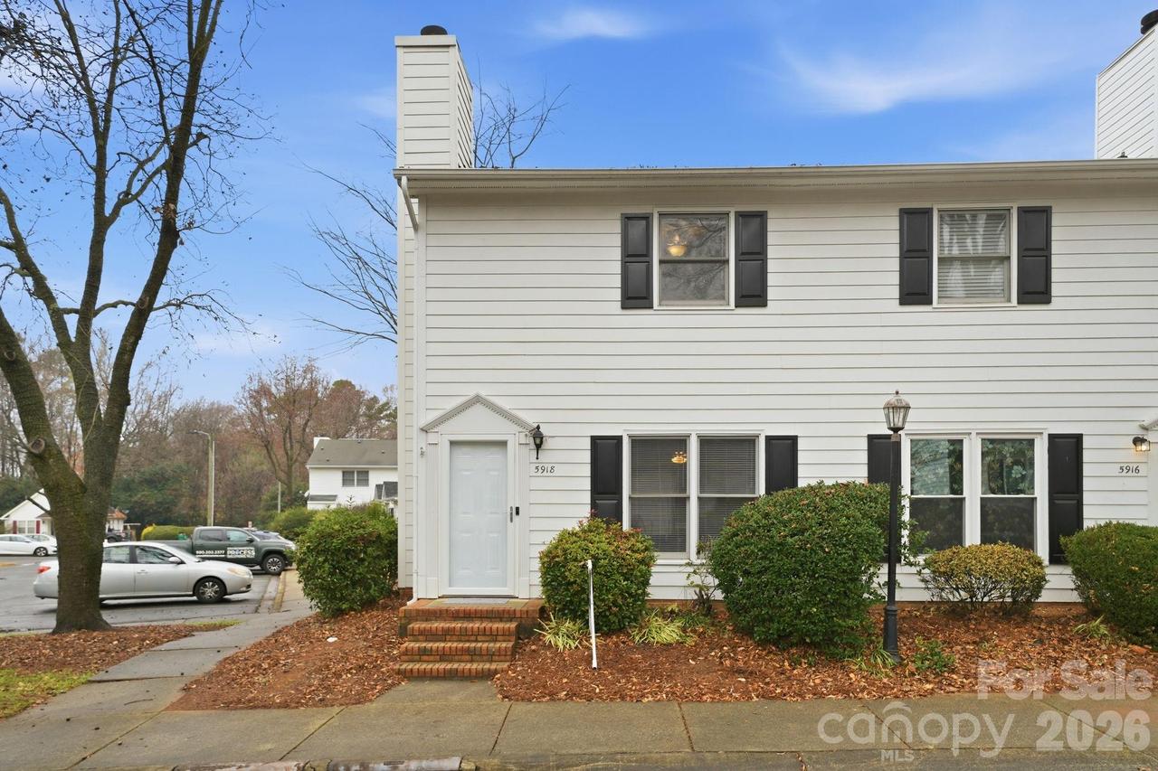 5918 Crape Myrtle Ln., Charlotte, NC 28216