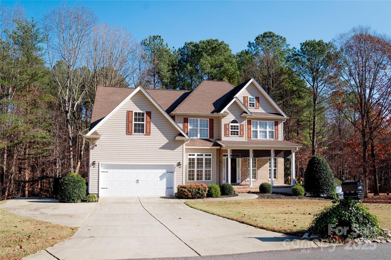 214 Harbor Landing Dr., Mooresville, NC 28117