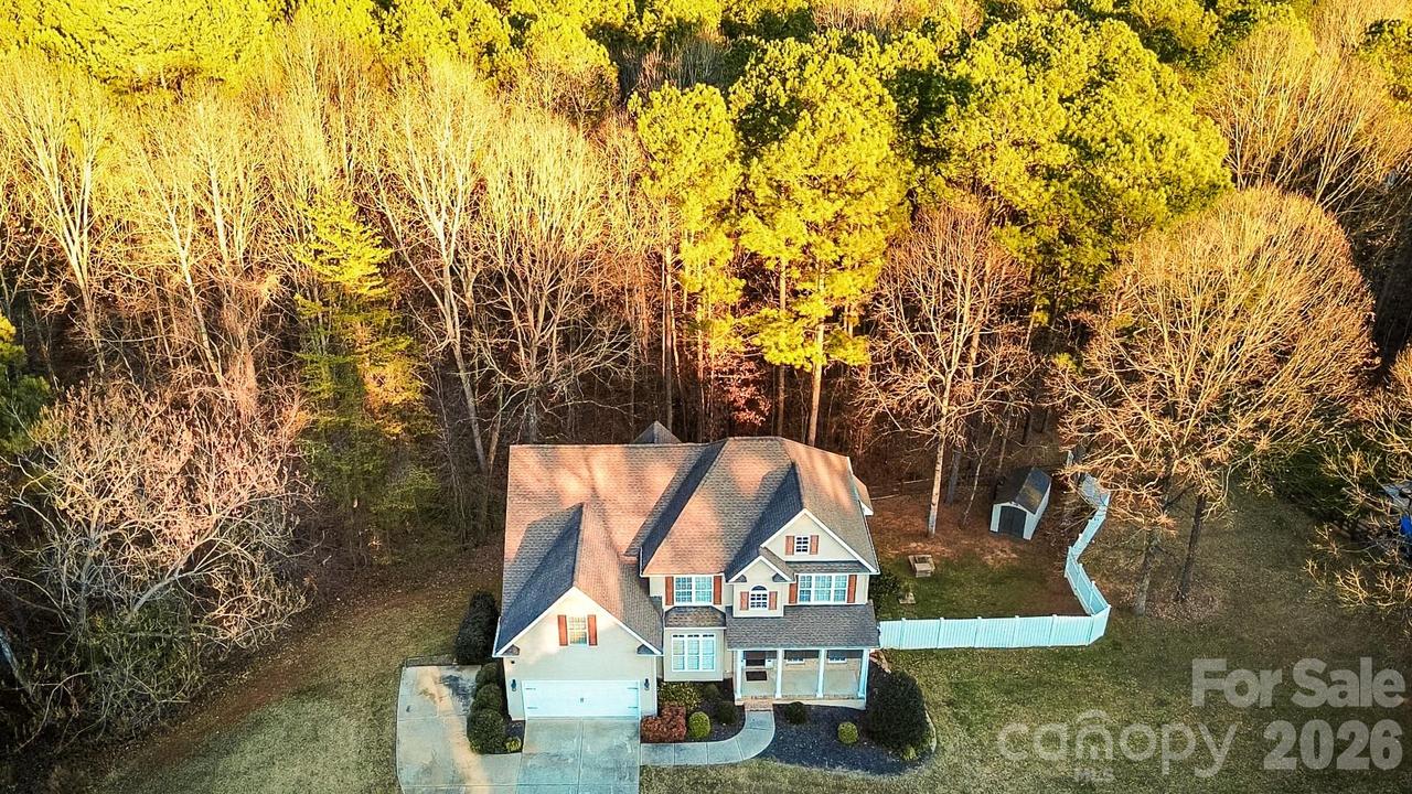 214 Harbor Landing Dr., Mooresville, NC 28117