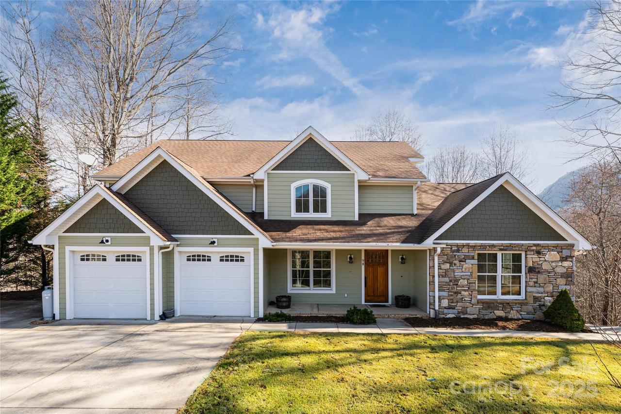 98 Sovereign Ln., Fairview, NC 28730