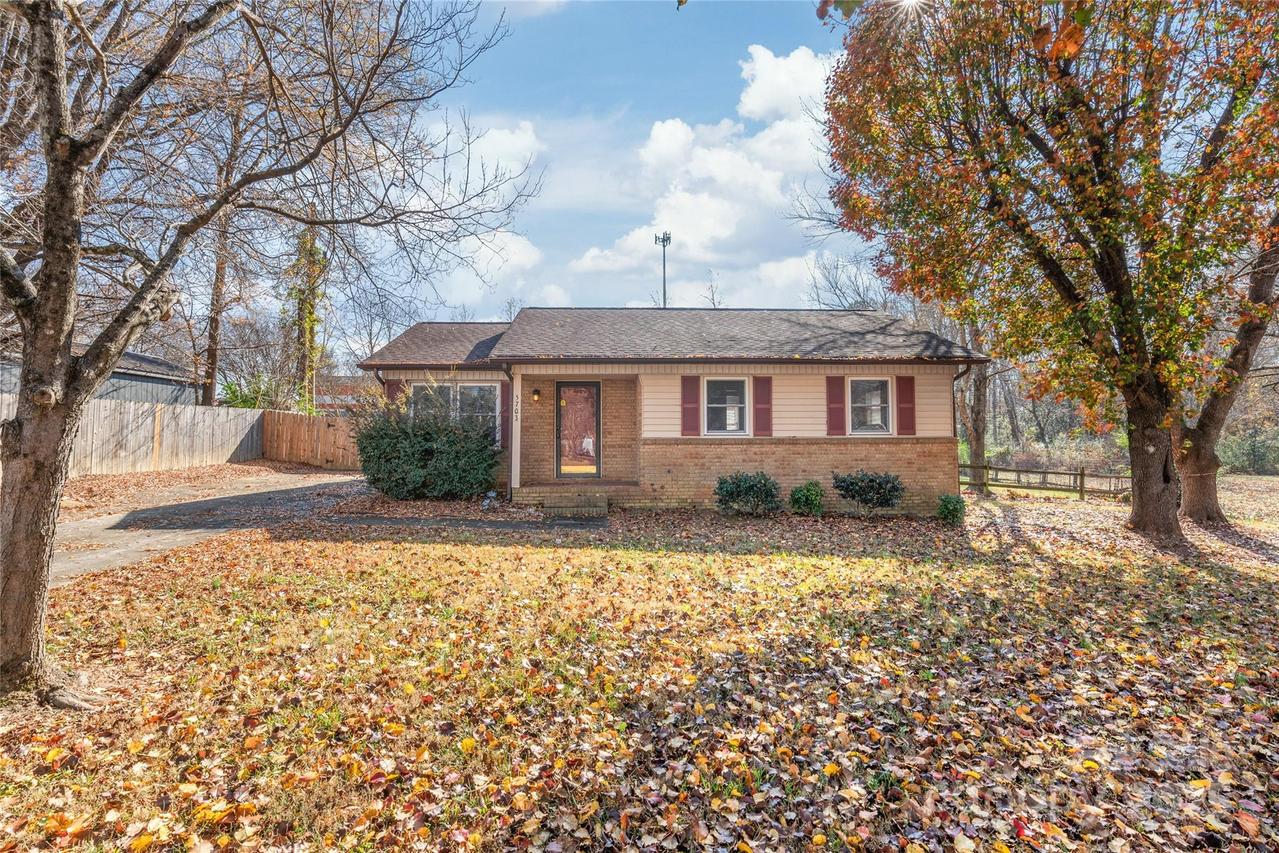 5703 Hillcrest Cir., Indian Trail, NC 28079