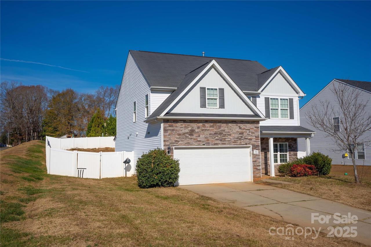 108 Mcgarty Pl., Mount Holly, NC 28120