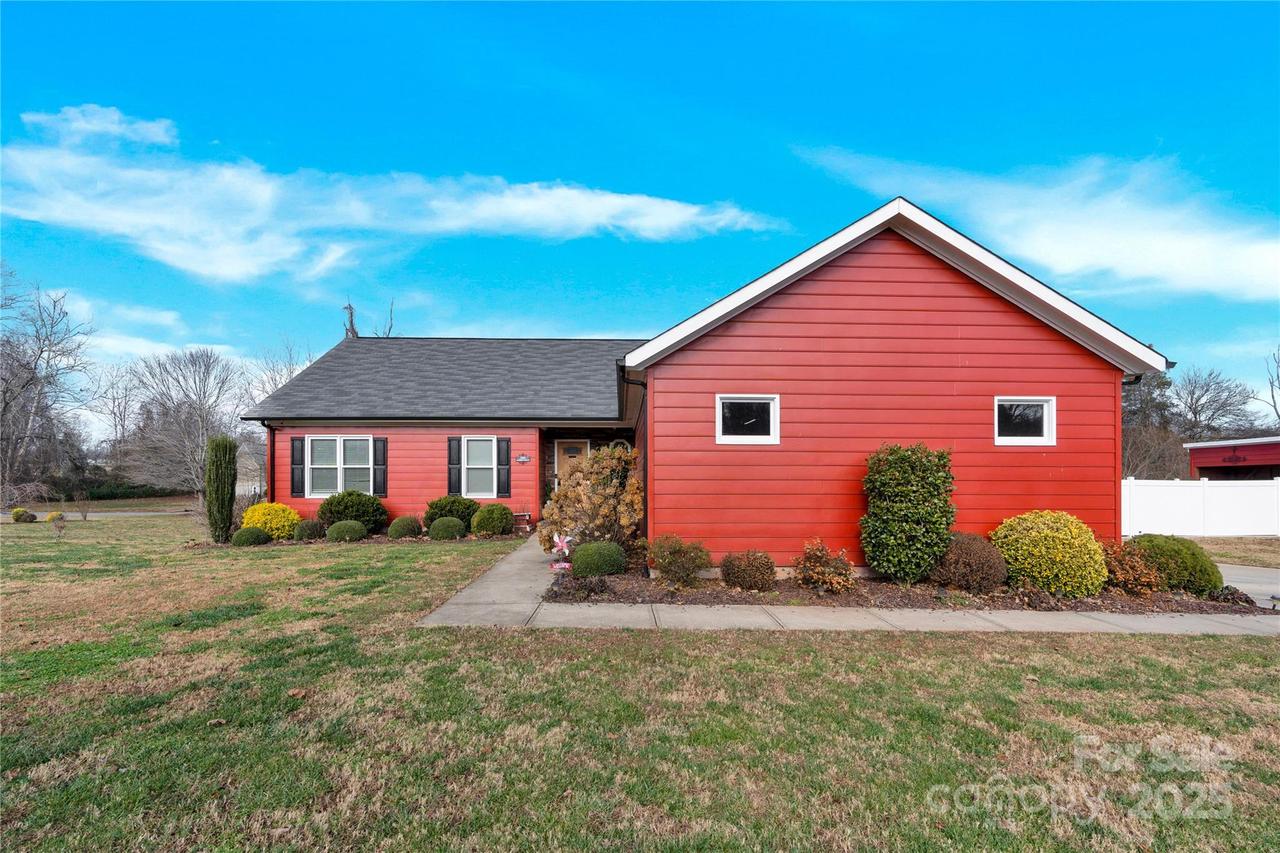 1659 Buffett Cir., Hickory, NC 28602