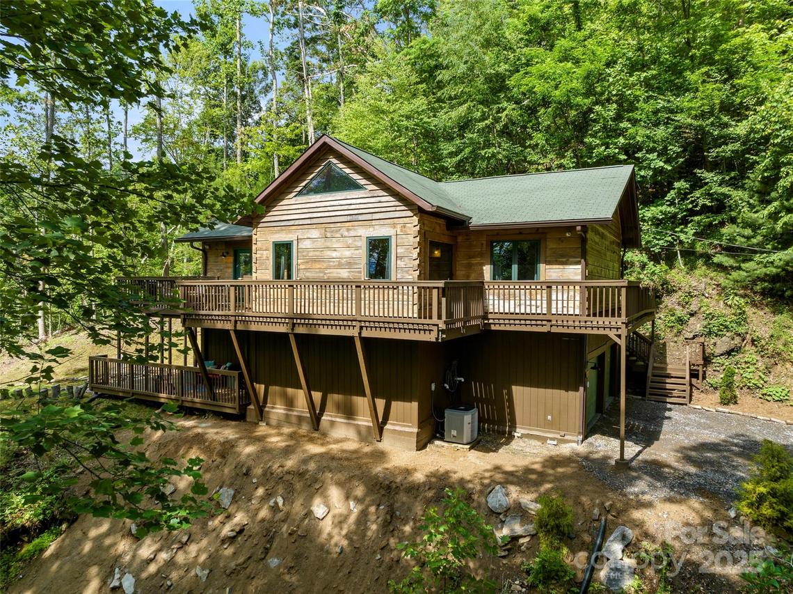 619 Leisure Ln., Burnsville, NC 28714