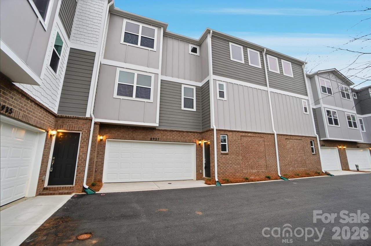 8931 Sharonbrook Dr., Charlotte, NC 28210