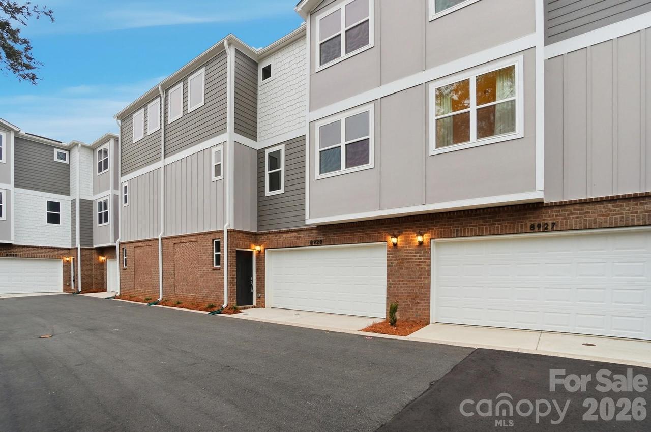 8929 Sharonbrook Dr., Charlotte, NC 28210
