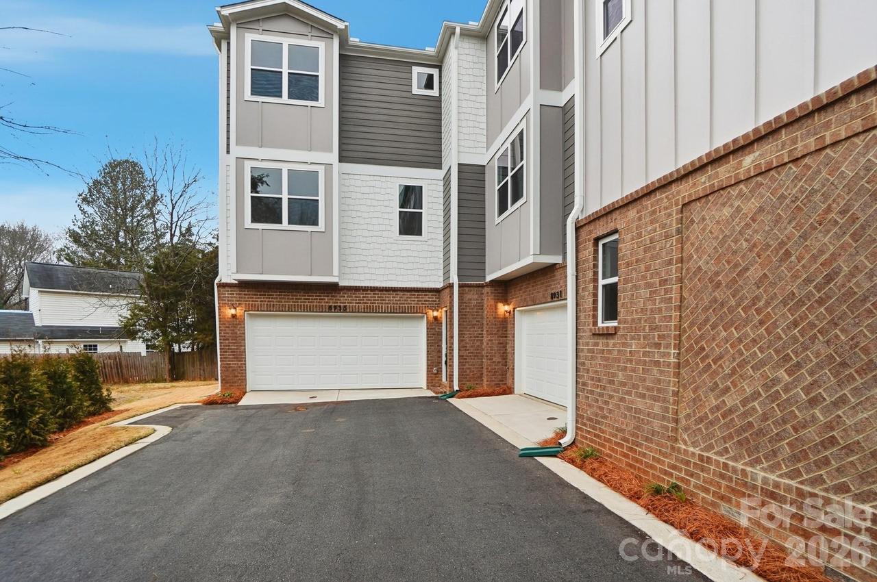 8935 Sharonbrook Dr., Charlotte, NC 28210