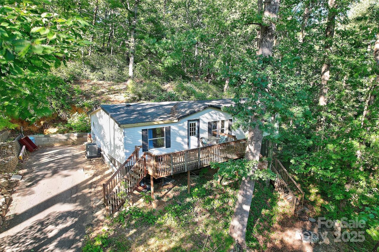 138 Buddy Ln., Chimney Rock, NC 28720