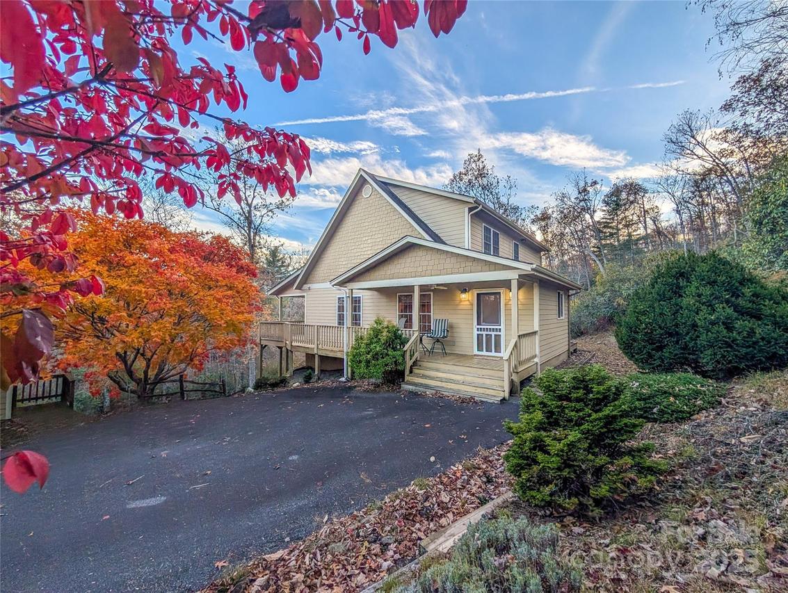 355 Rosewood Ln., Burnsville, NC 28714