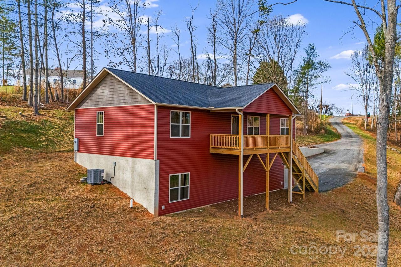738 Jupiter Rd., Weaverville, NC 28787