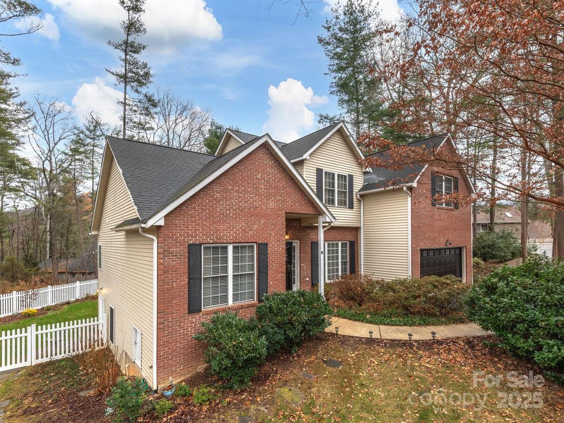 34 Wyntree Dr., Asheville, NC 28803