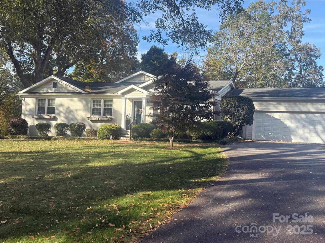 1251 10th St., Hickory, NC 28601