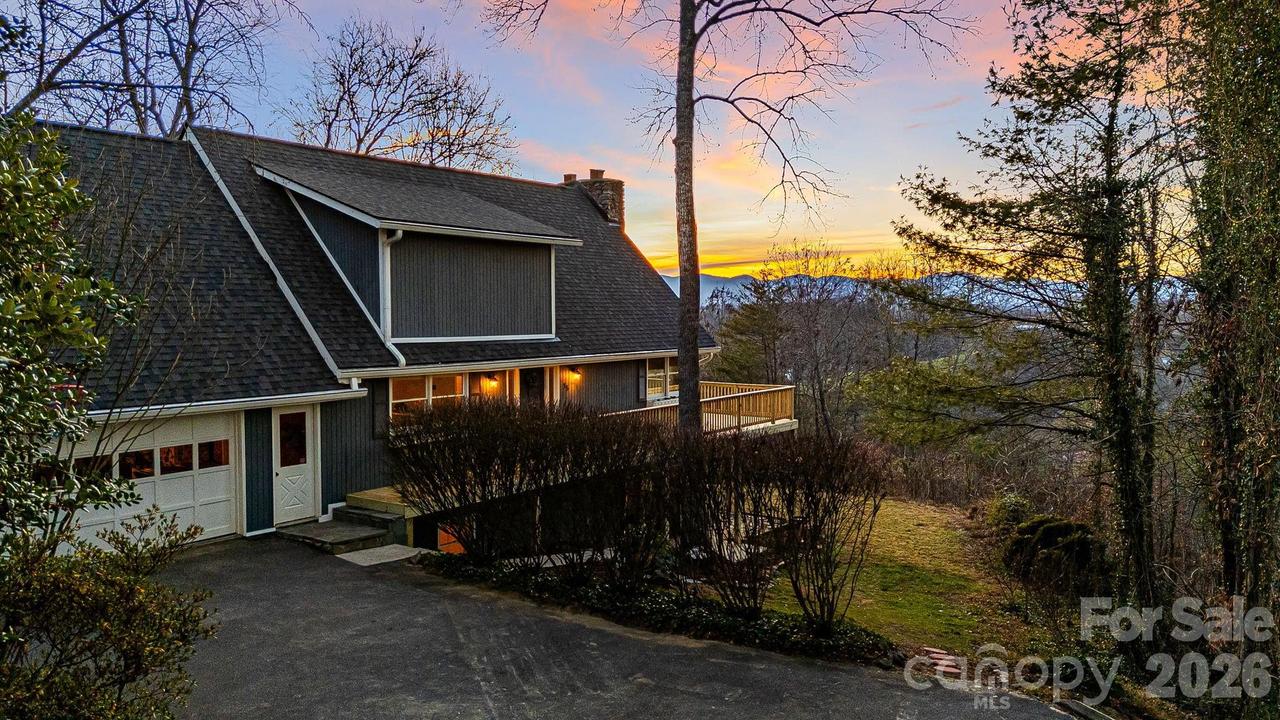 15 Crest Circle Dr., Weaverville, NC 28787
