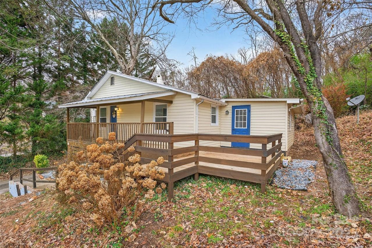 30 Porter St., Tryon, NC 28782