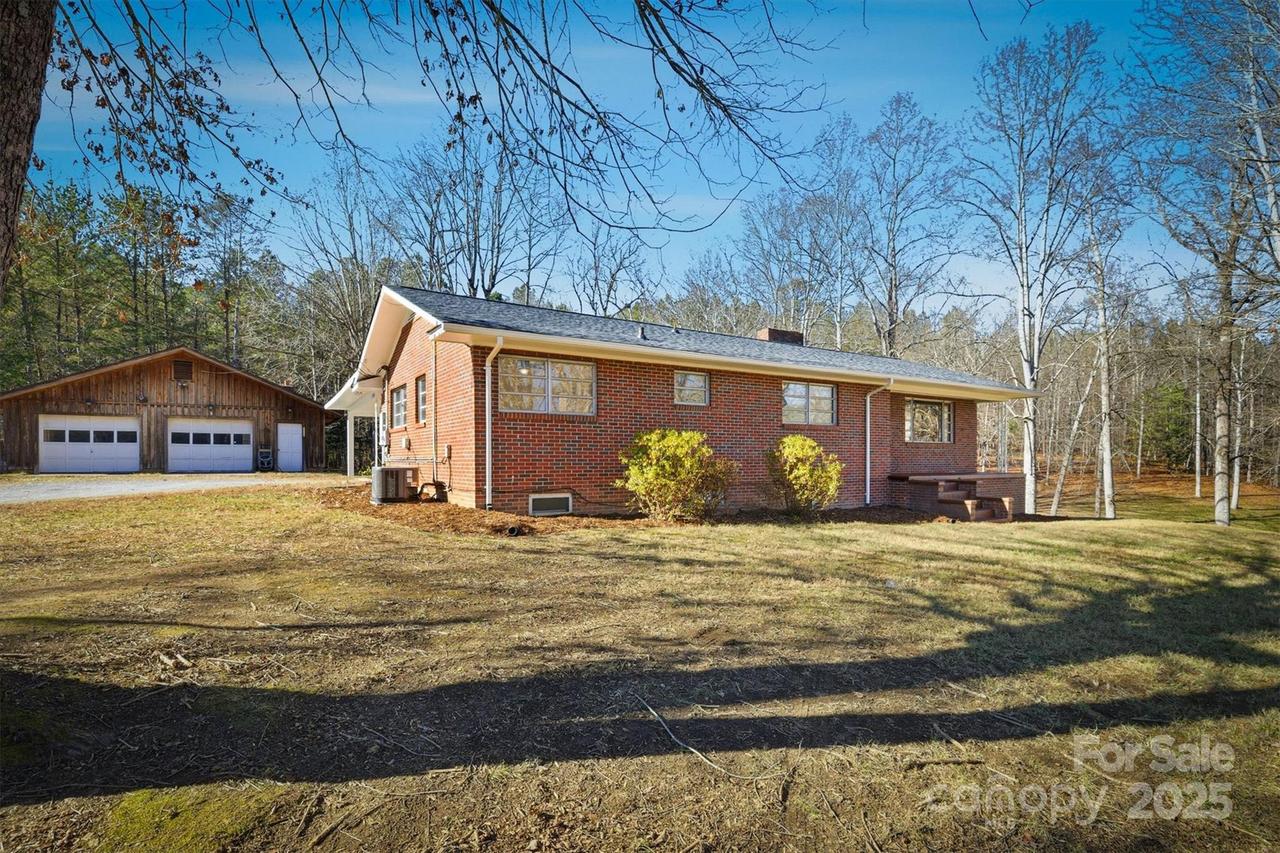 2705 W Us 70 Hwy., Morganton, NC 28655