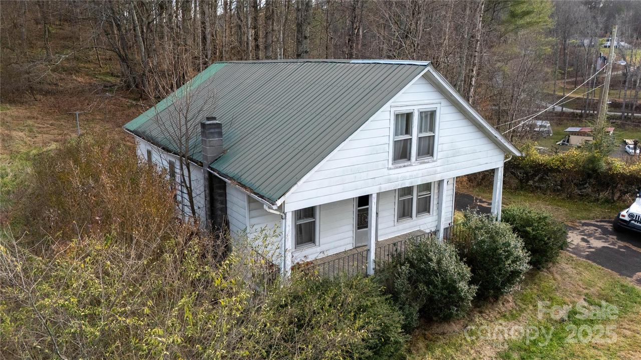 141 Burleson Dr., Bakersville, NC 28705