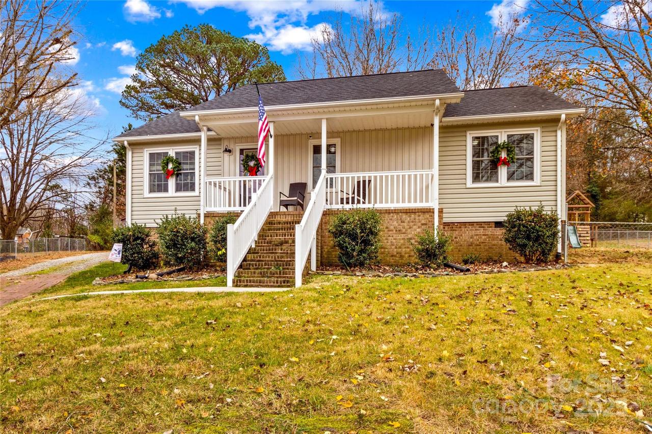 425 Cove Ln., China Grove, NC 28023