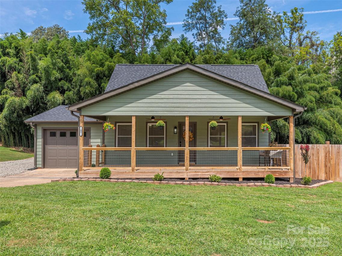 93 Cresthaven Dr., Clyde, NC 28721