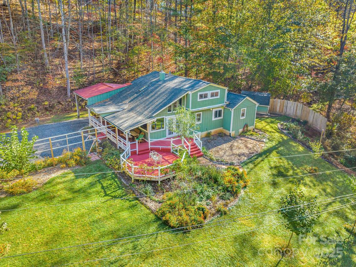 226 Fish Pond Ln., Burnsville, NC 28714