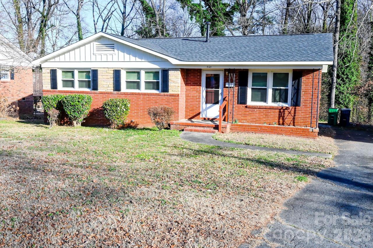1121 Grovewood Dr., Charlotte, NC 28208