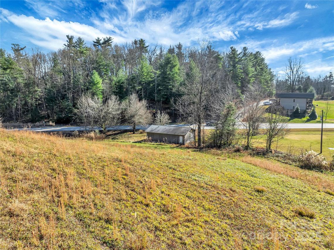 283 Ozone Dr., Saluda, NC 28773