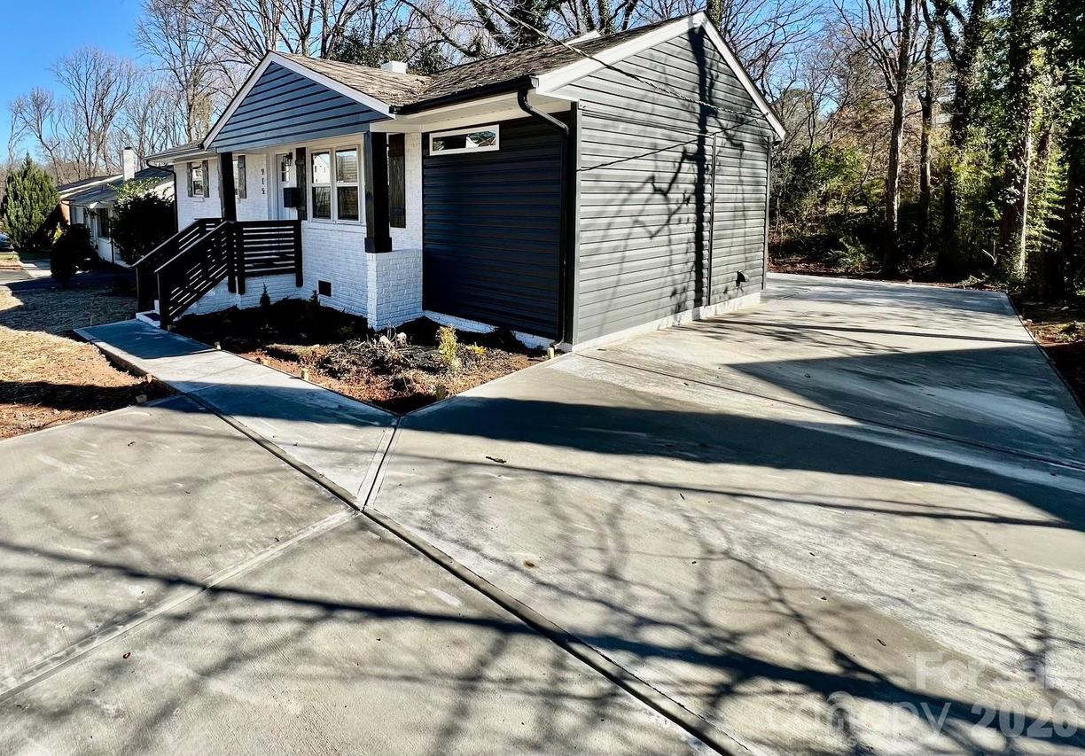 915 Crestmere St., Charlotte, NC 28208