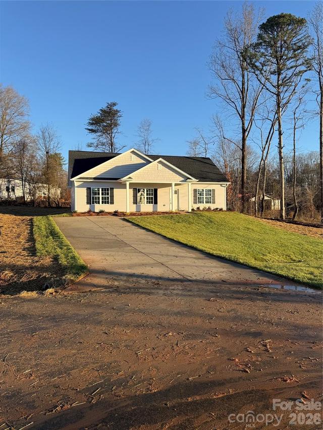 1015 Fairfield Dr., Yadkinville, NC 27055