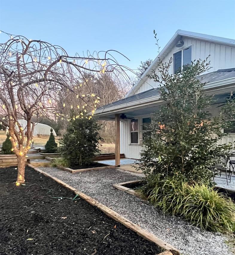 98 Poplar Springs Rd., Hiddenite, NC 28625