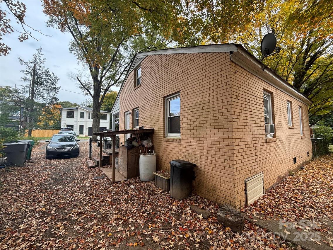 549 W Cama St., Charlotte, NC 28217