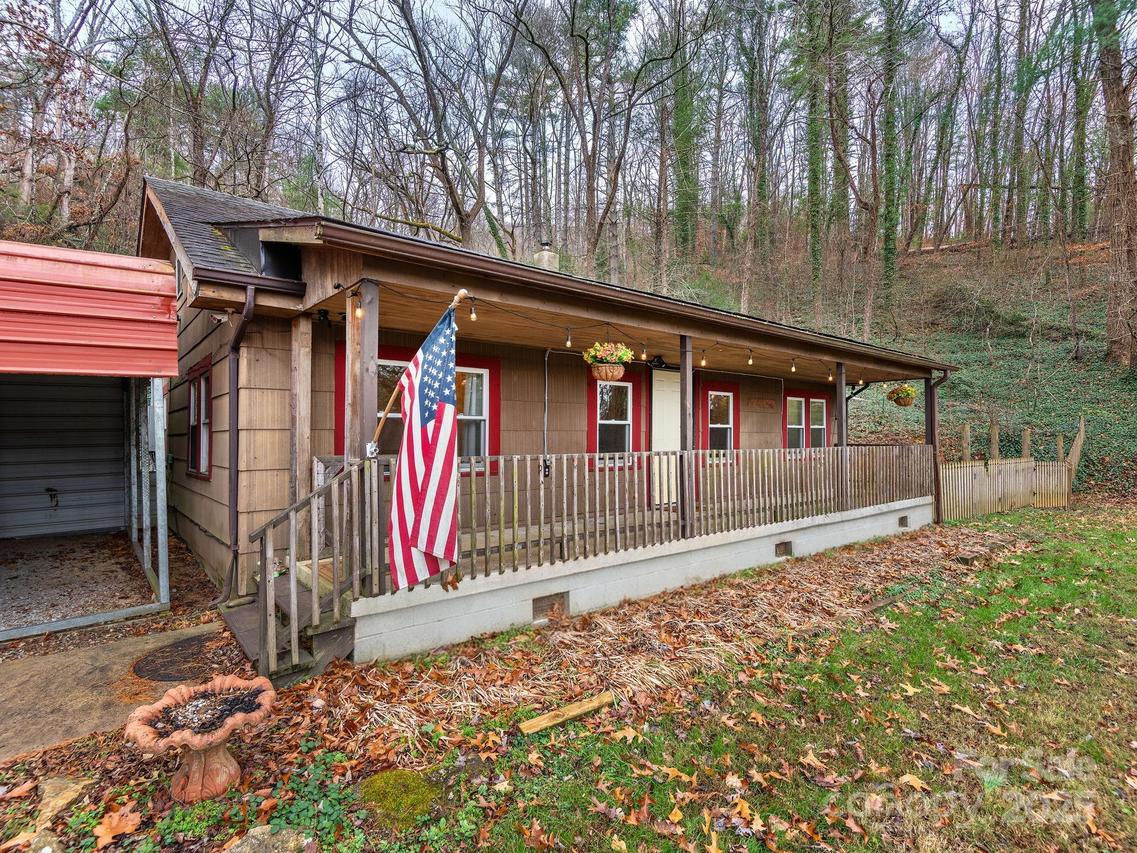 32 Saunooke Rd., Asheville, NC 28805