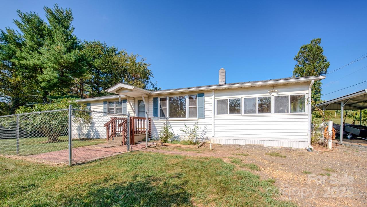 531 Bryson Rd., Candler, NC 28715