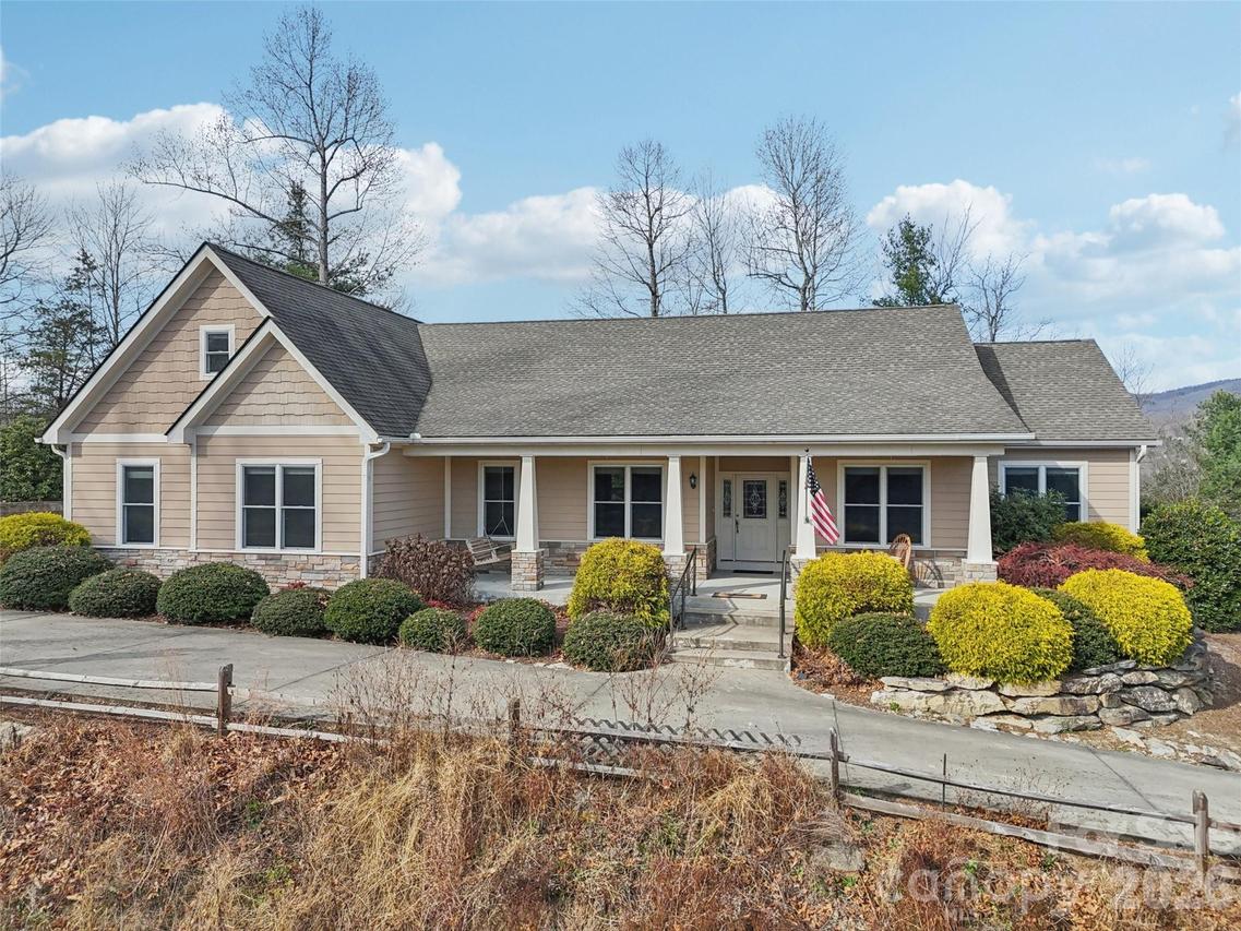 959 Silverglen Way, Hendersonville, NC 28792