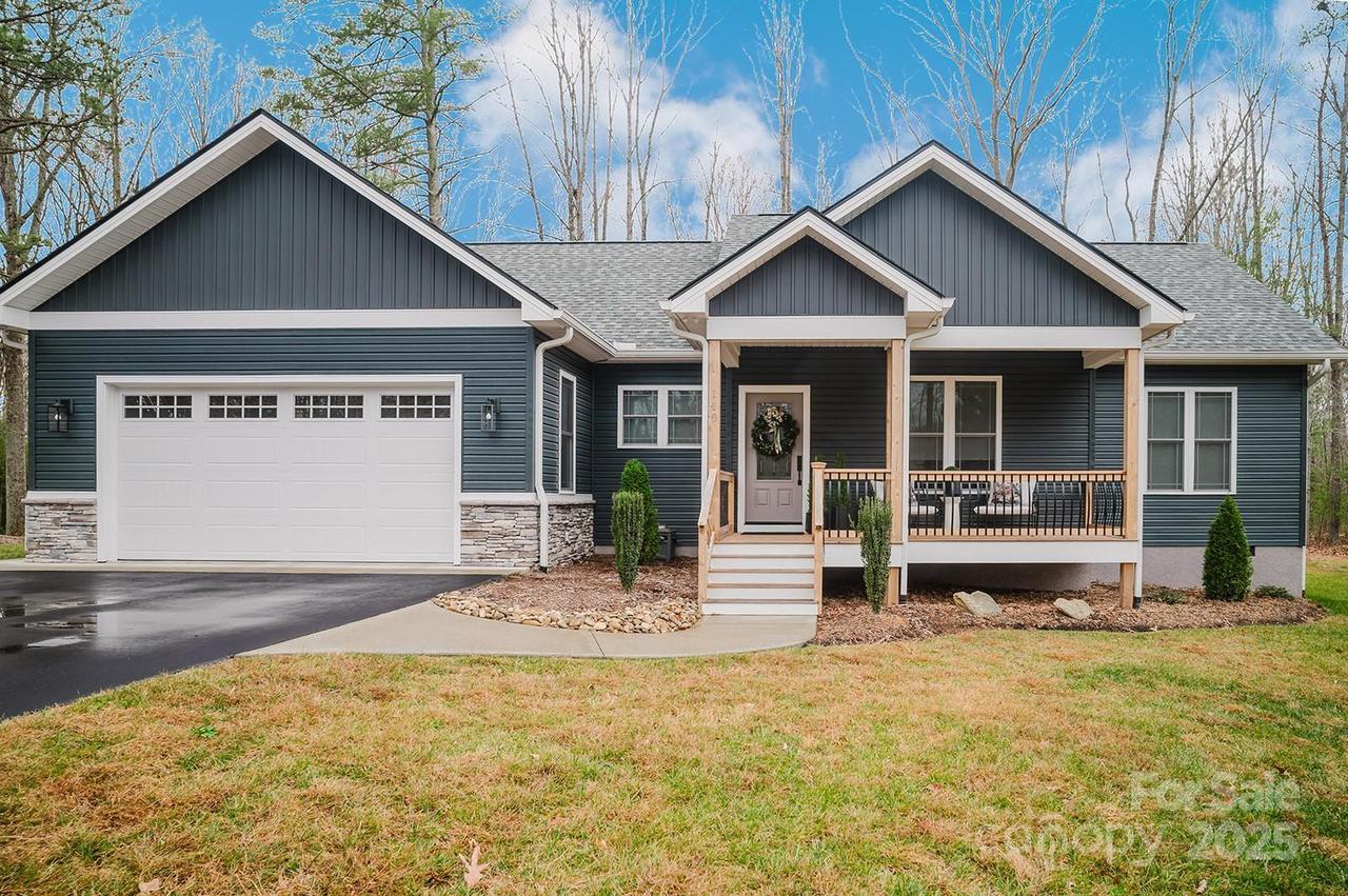 140 Gosling Dr., Hendersonville, NC 28792