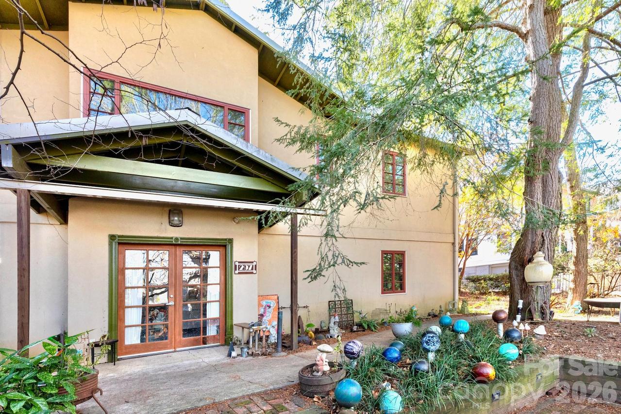297 Hillside St., Asheville, NC 28801