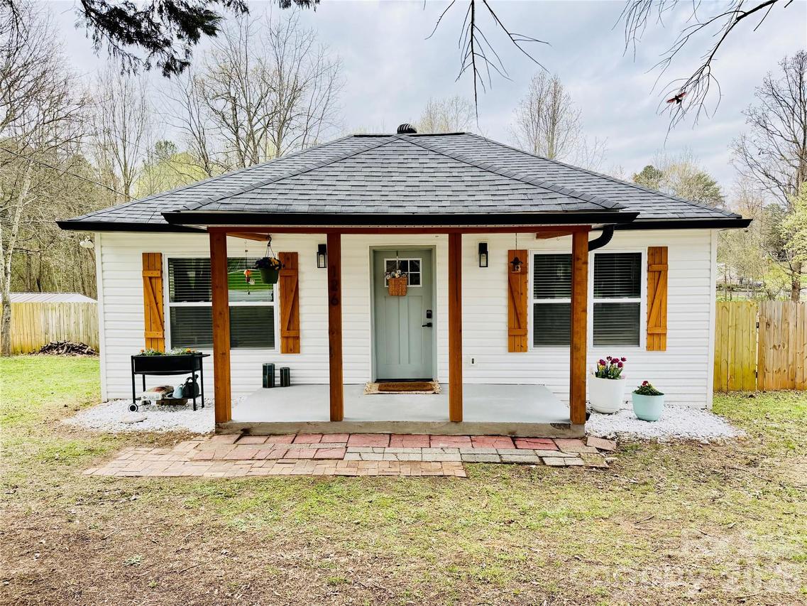 126 Laura Rd., Mooresville, NC 28117