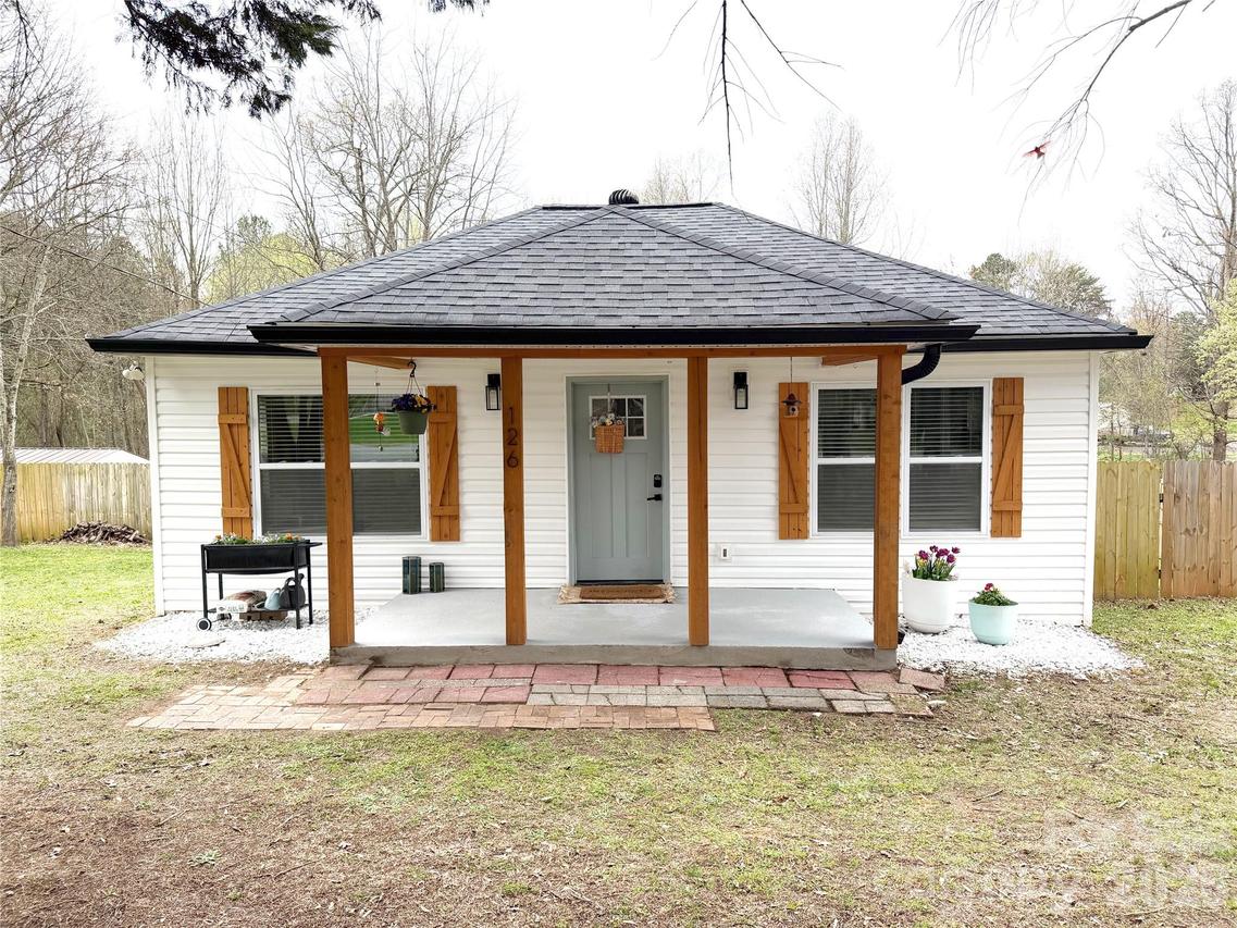 126 Laura Rd., Mooresville, NC 28117