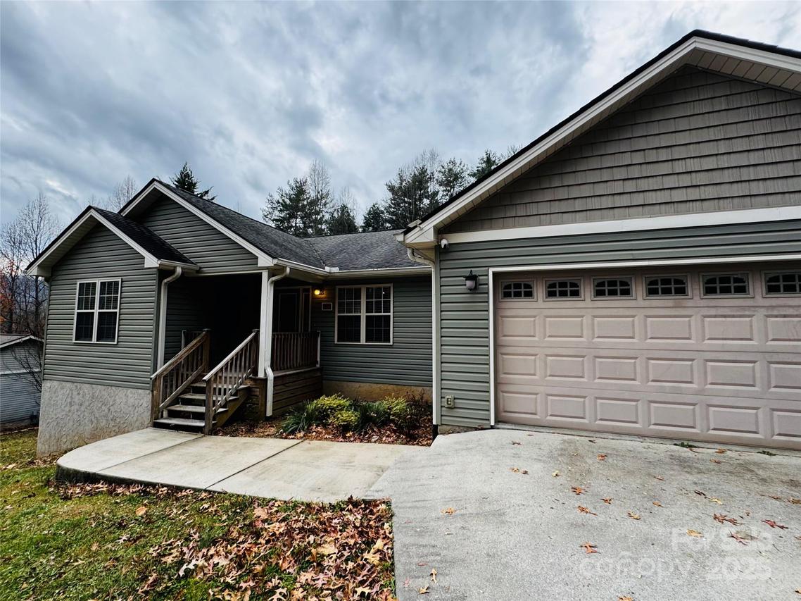 103 Redden Rd., Hendersonville, NC 28739