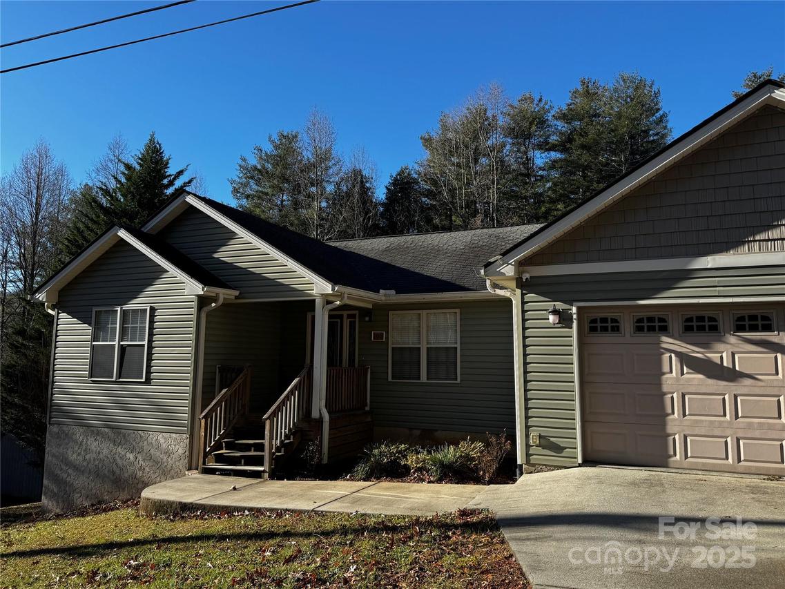 103 Redden Rd., Hendersonville, NC 28739