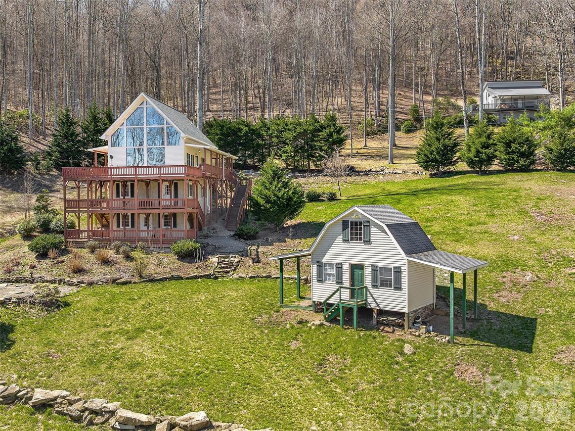 575 Twin Brook Dr., Waynesville, NC 28785