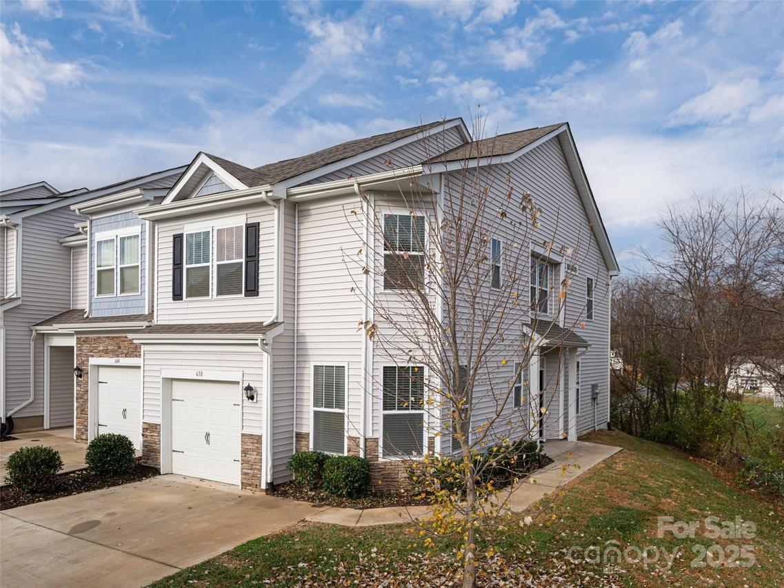 610 Santa Clara Dr., Asheville, NC 28806