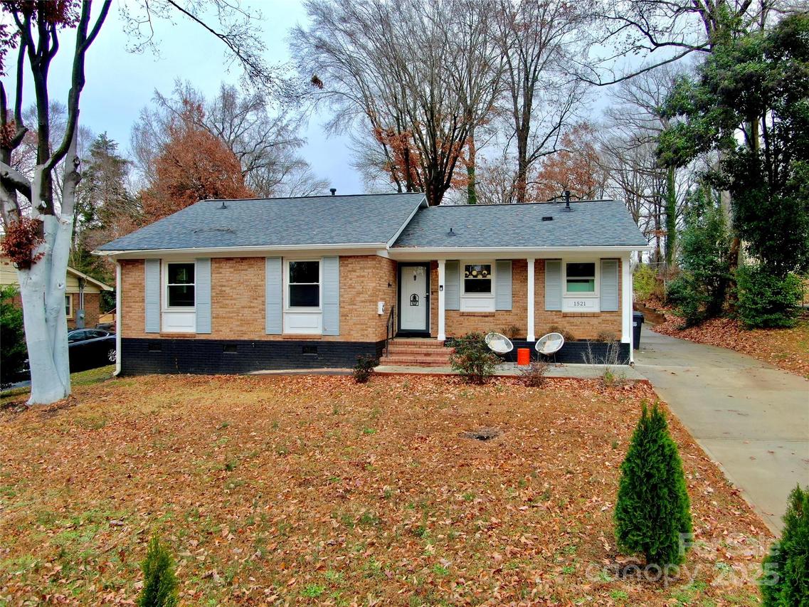 1521 Lanewood Pl., Charlotte, NC 28208
