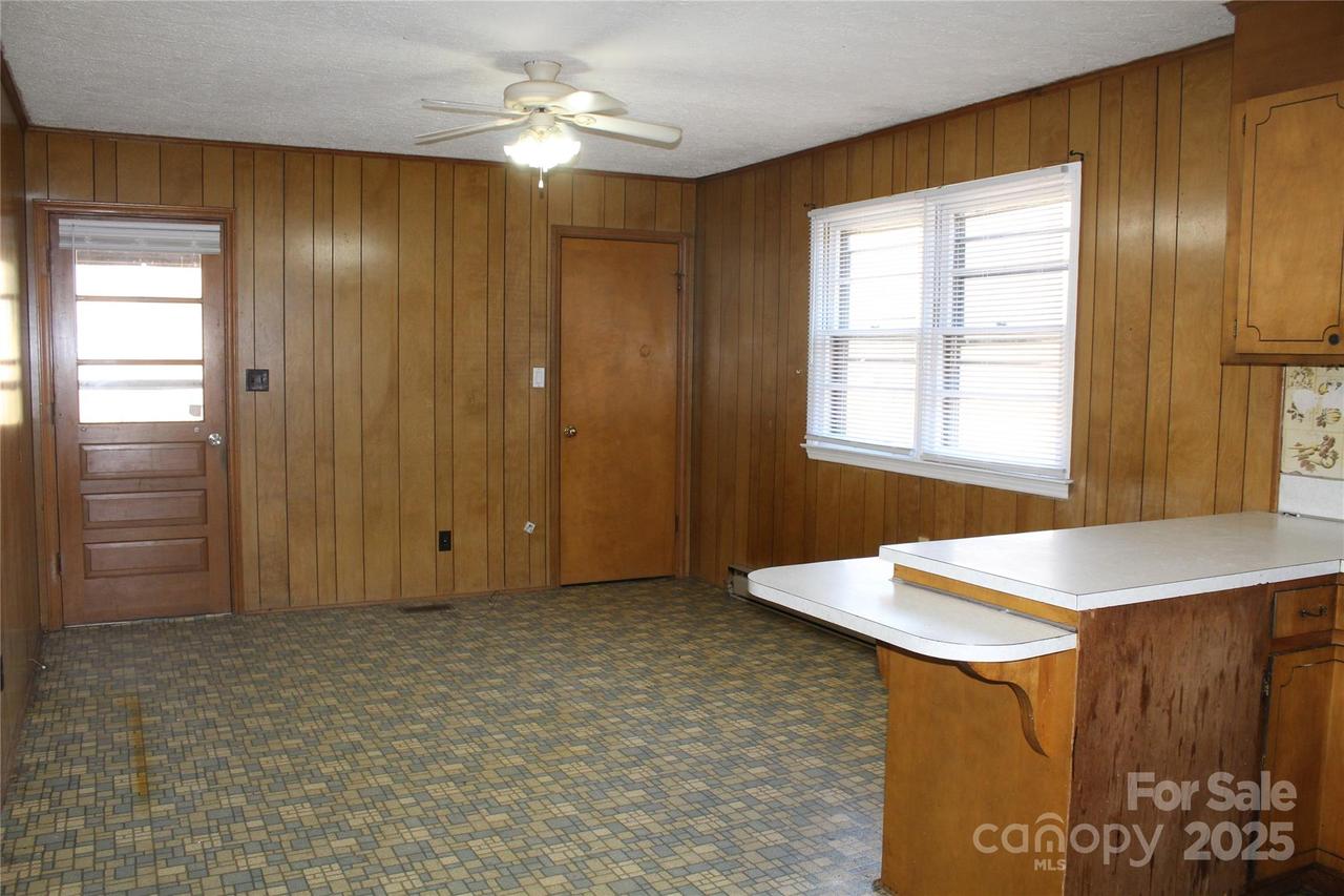 1156 Oak Forest Dr., Morganton, NC 28655